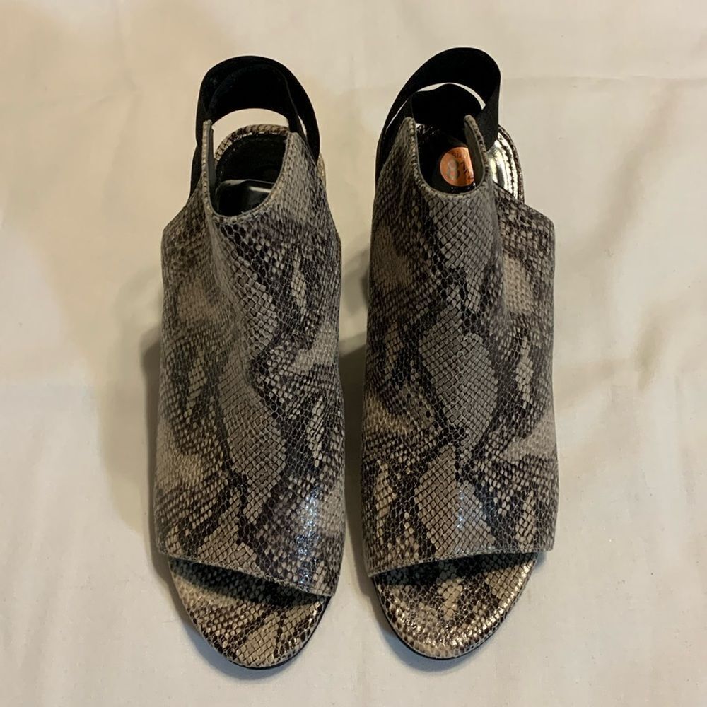 Kenneth Cole Reaction size 8.5 reptile print block open toe heels